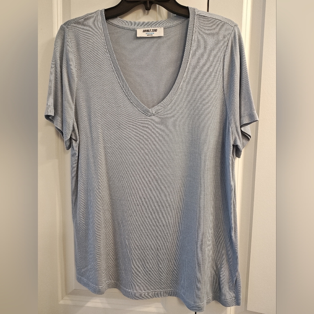 Double Zero Light Blue Short Sleeve Top, Size Medium.